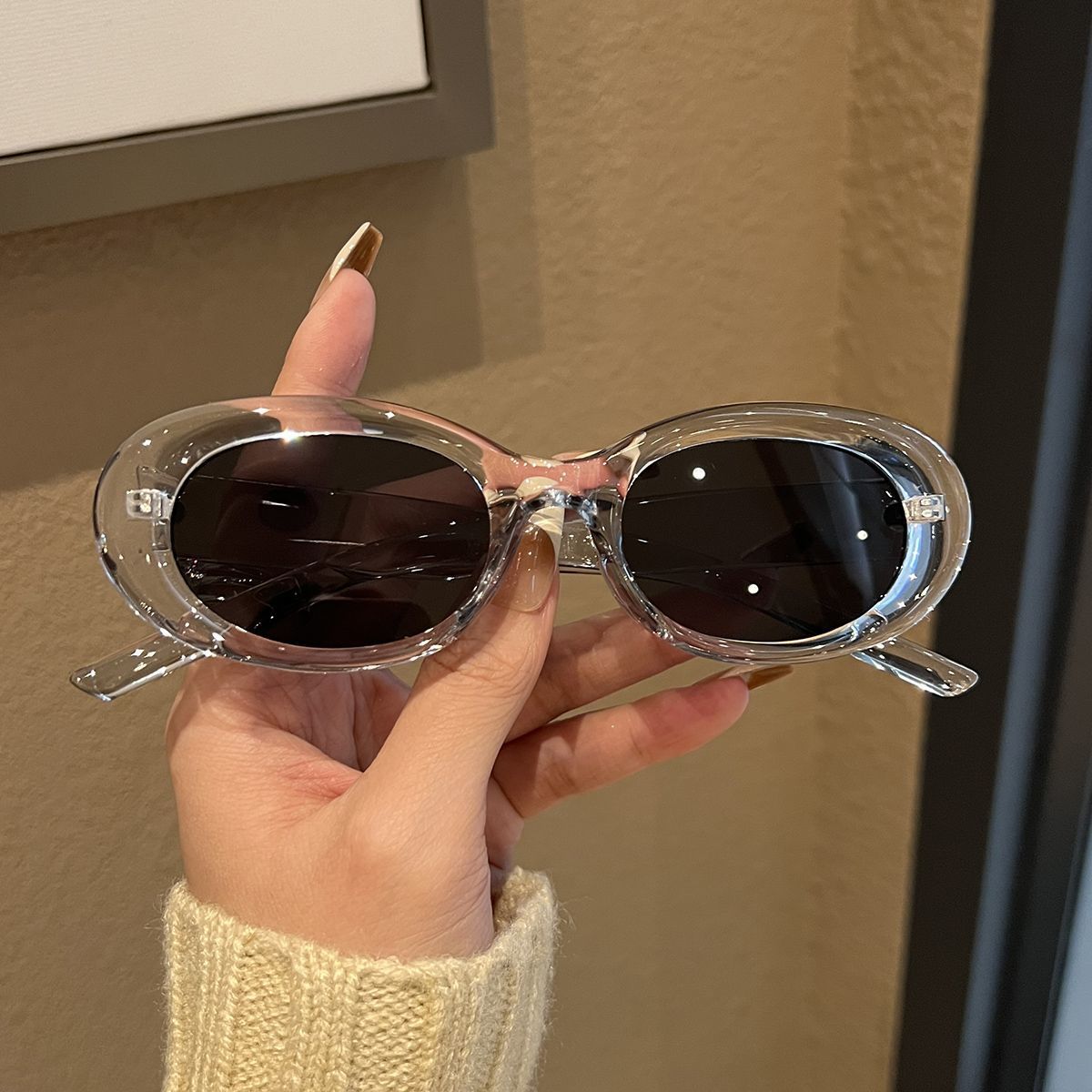 Wholesale Trendy oval white frame concave shape sun protection Sunglasses